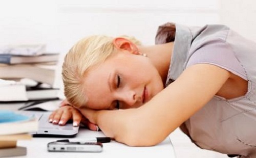 女性白领改善失眠方法：睡姿